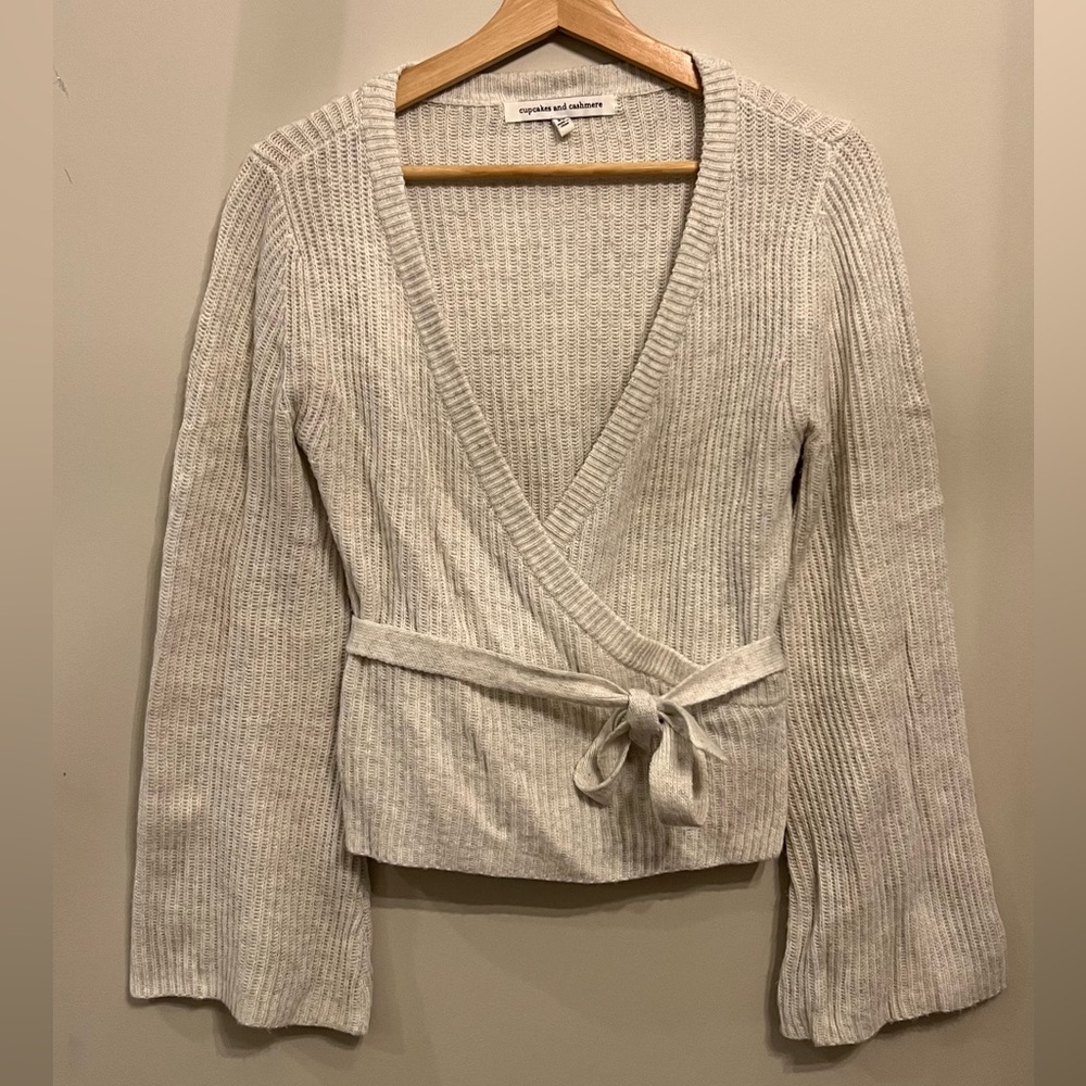 Cashmere Sweater with front tie XS